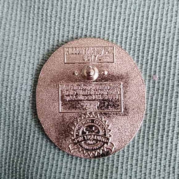 DISNEY HIDDEN MICKEY RABBIT PIN - Picture 4 of 4